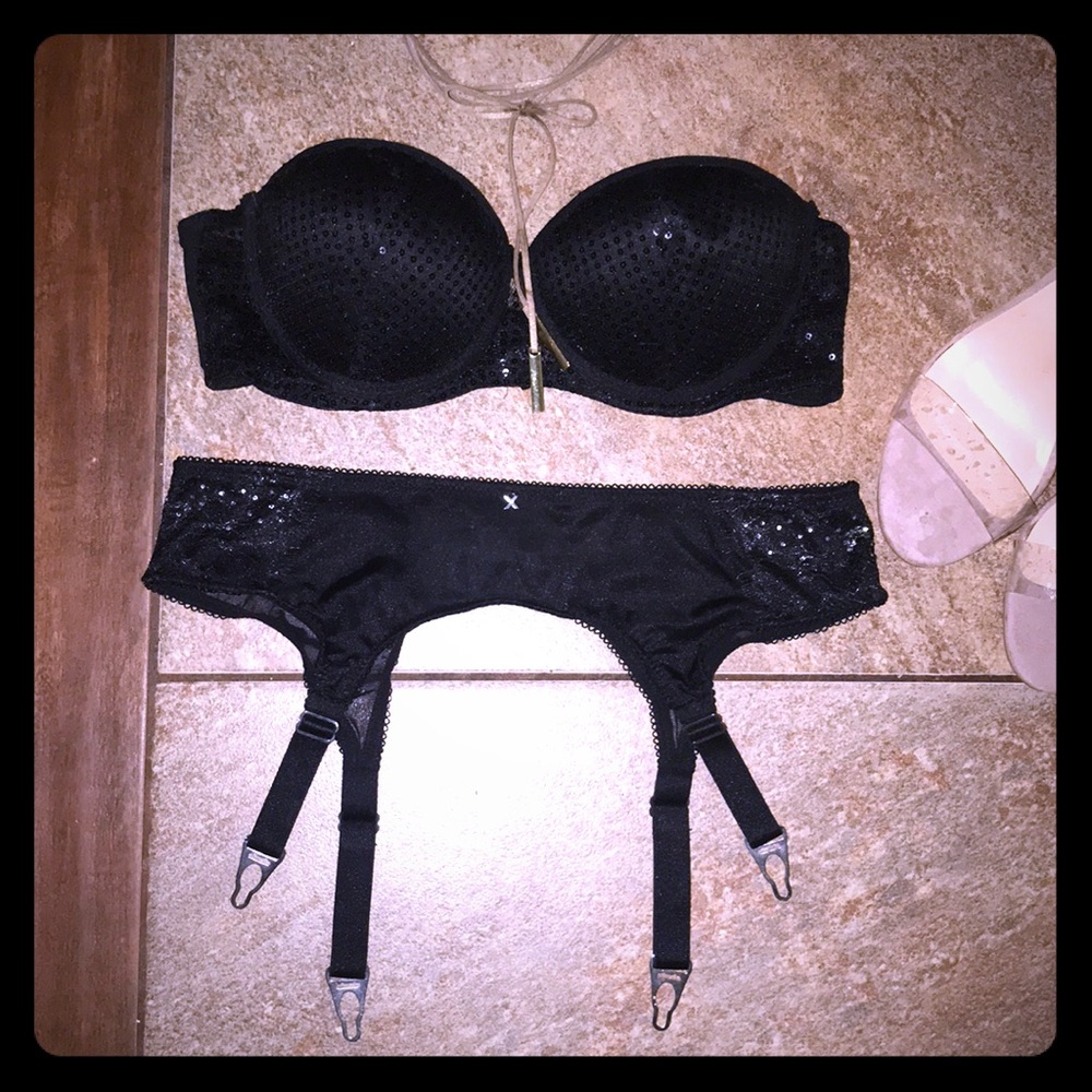 Fredricks of Hollywood bra and garter bundle